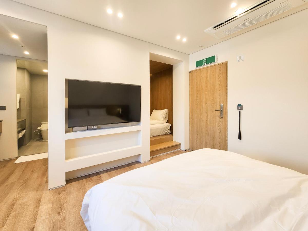 Eden Foret Hotel Čchungdžu Exteriér fotografie